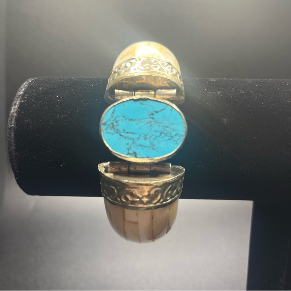 Vintage Water Buffalo Bone
Turquoise Gemstone Silver Tone
Hinged Bracelet - Picture 8 of 9